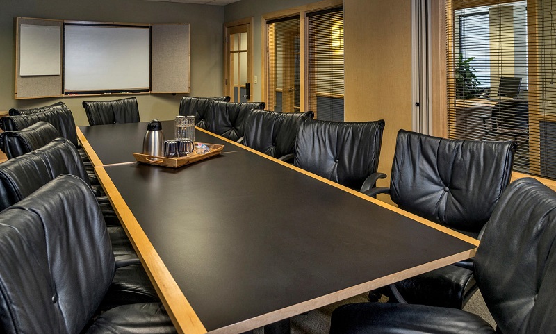 Large Meeting Room (Red Rocks)